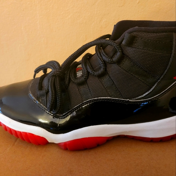 Jordan 11 Retro Playoffs Bred (2019) 378037-061 Size 9.5 - Picture 7 of 15